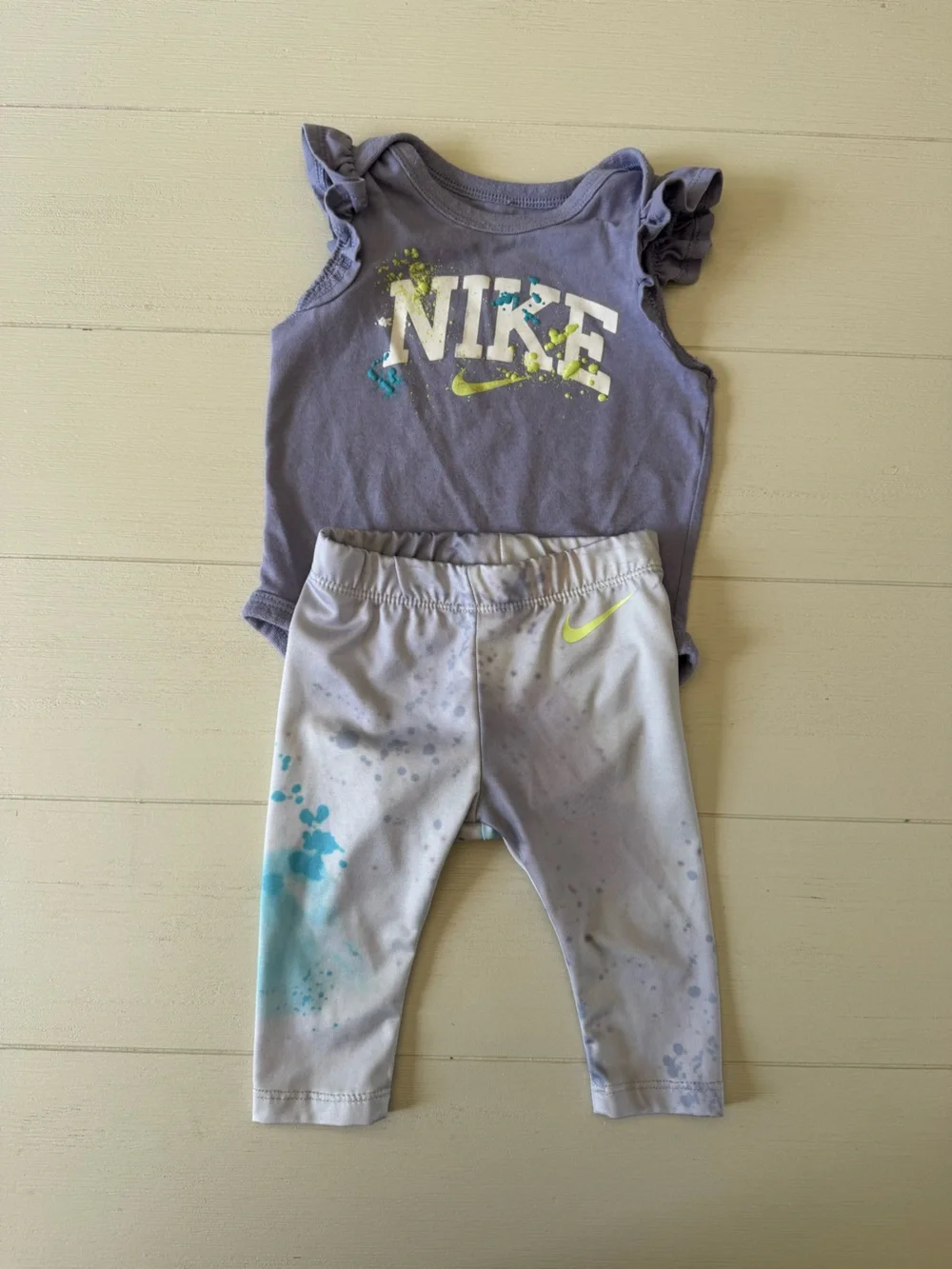 Nike Baby Girls 3–6M Purple Bodysuit & Leggings Set